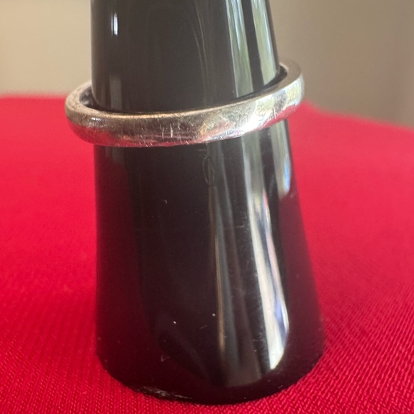 Gorgeous Sterling Silver Ring - Picture 4 of 6